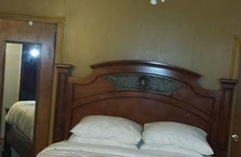 Barnett Hotel 2*